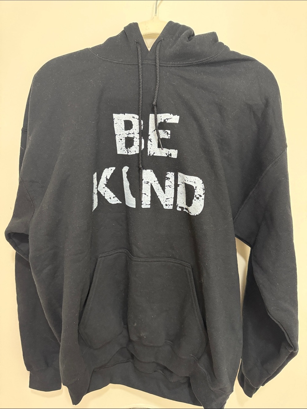 Gildan Black Heavy Blend Sweatshirt Label Detail